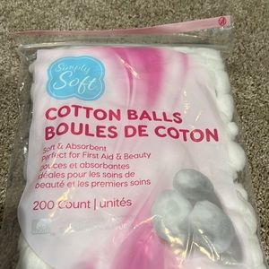 Simply Soft cotton balls (200)counts.100%natural cotton    ,soft and absorbent